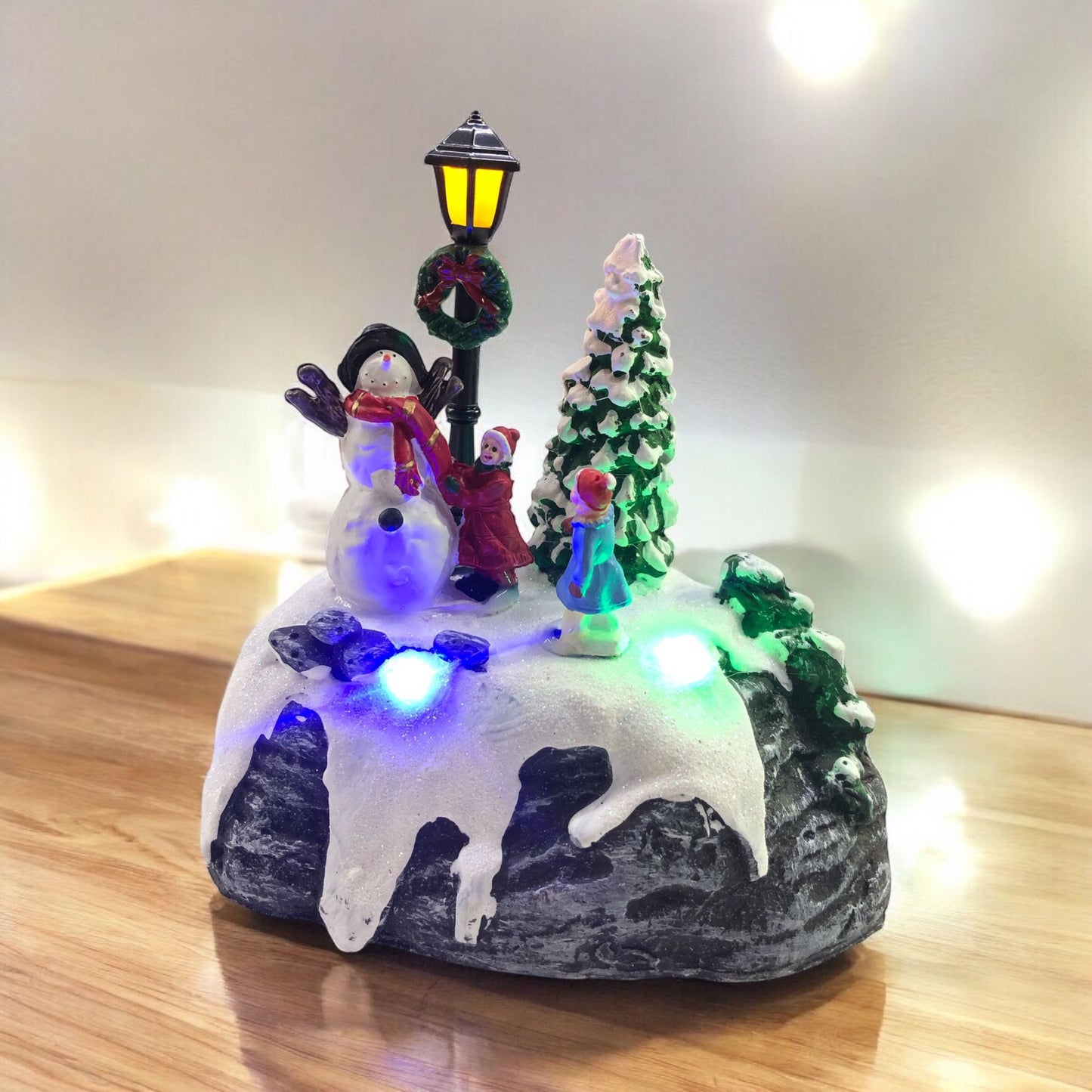 Decorazioni natalizie: Villaggio innevato con LUCI e LED MUSICALI (10CMX10CM)