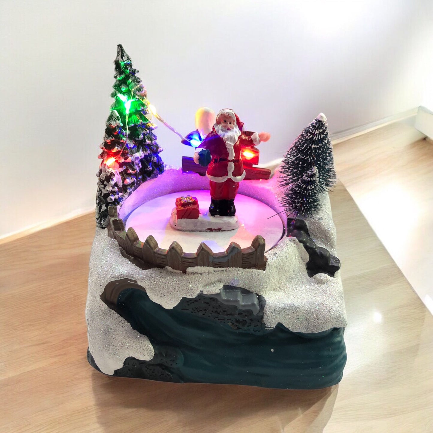 Decorazioni natalizie: Villaggio BABBO NATALE in MOVIMENTO con LUCI e LED MUSICALI (10CMX10CM) (Copia)